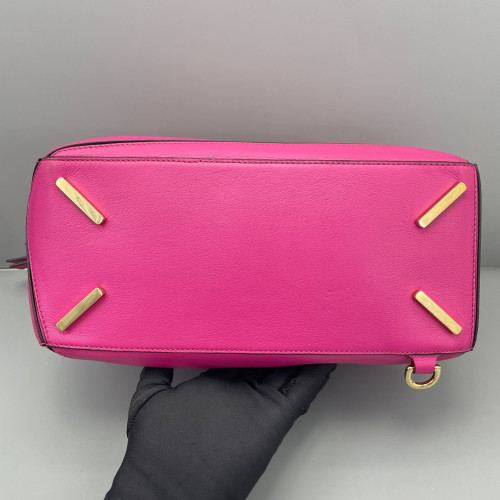 Loewe Medium Puzzle Grained Calfskin Magenta Loewe Medium Puzzle Grained Calfskin Magenta