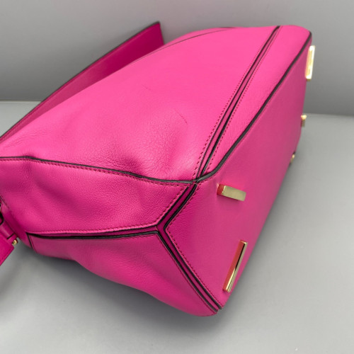 Loewe Medium Puzzle Grained Calfskin Magenta Loewe Medium Puzzle Grained Calfskin Magenta