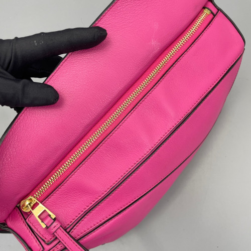Loewe Medium Puzzle Grained Calfskin Magenta Loewe Medium Puzzle Grained Calfskin Magenta