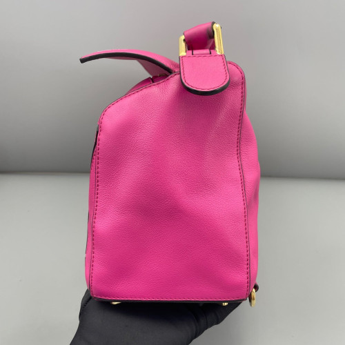 Loewe Medium Puzzle Grained Calfskin Magenta Loewe Medium Puzzle Grained Calfskin Magenta