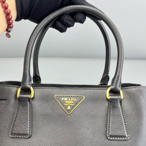 Prada Medium Galleria Double Zip Tote Saffiano Calfskin Black Prada Medium Galleria Double Zip Tote Saffiano Calfskin Black