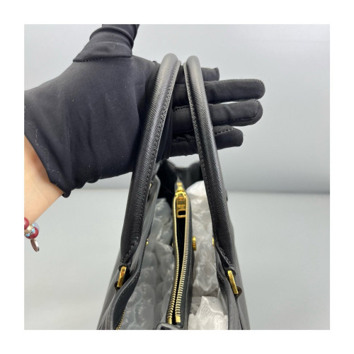 Prada Medium Galleria Double Zip Tote Saffiano Calfskin Black Prada Medium Galleria Double Zip Tote Saffiano Calfskin Black