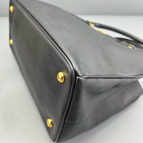 Prada Medium Galleria Double Zip Tote Saffiano Calfskin Black Prada Medium Galleria Double Zip Tote Saffiano Calfskin Black