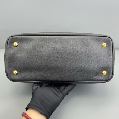 Prada Medium Galleria Double Zip Tote Saffiano Calfskin Black Prada Medium Galleria Double Zip Tote Saffiano Calfskin Black