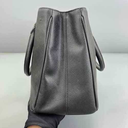 Prada Medium Galleria Double Zip Tote Saffiano Calfskin Black Prada Medium Galleria Double Zip Tote Saffiano Calfskin Black