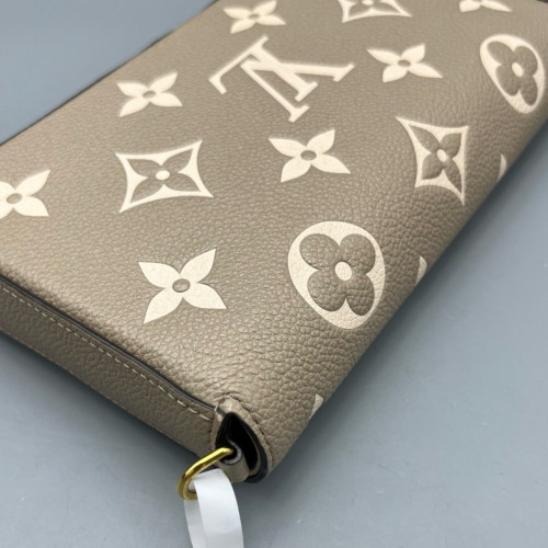 Louis Vuitton Pochette Felicie Chain Wallet Monogram Empreinte Giant Marmo Louis Vuitton Pochette Felicie Chain Wallet Monogram Empreinte Giant Marmo