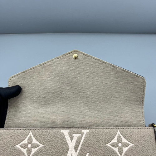Louis Vuitton Pochette Felicie Chain Wallet Monogram Empreinte Giant Marmo Louis Vuitton Pochette Felicie Chain Wallet Monogram Empreinte Giant Marmo