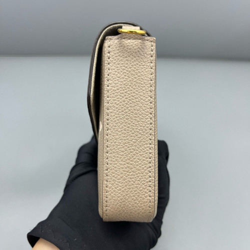 Louis Vuitton Pochette Felicie Chain Wallet Monogram Empreinte Giant Marmo Louis Vuitton Pochette Felicie Chain Wallet Monogram Empreinte Giant Marmo