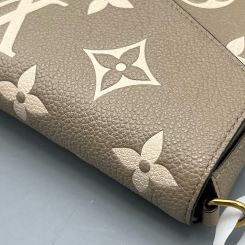 Louis Vuitton Pochette Felicie Chain Wallet Monogram Empreinte Giant Marmo Louis Vuitton Pochette Felicie Chain Wallet Monogram Empreinte Giant Marmo