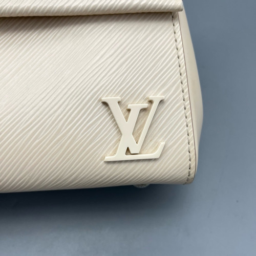 Louis Vuitton Cluny Mini Epi White