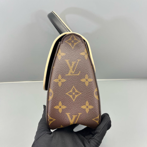 Louis Vuitton Chain It PM Monogram Brown