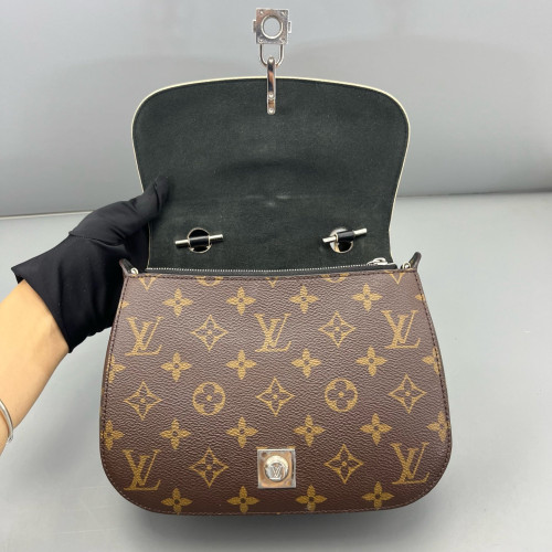 Louis Vuitton Chain It PM Monogram Brown