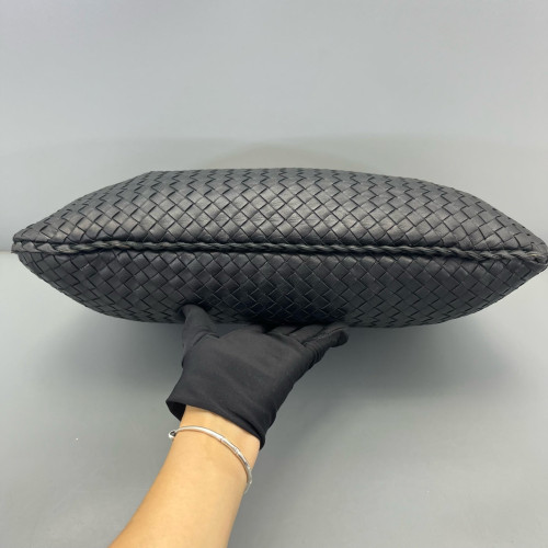 Bottega Veneta Maxi Veneta Hobo Calfskin Intrecciato Black