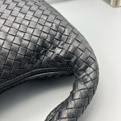 Bottega Veneta Maxi Veneta Hobo Calfskin Intrecciato Black