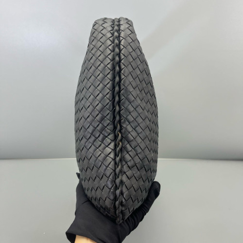 Bottega Veneta Maxi Veneta Hobo Calfskin Intrecciato Black