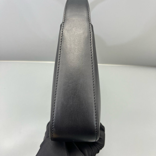 Yves Saint Laurent LE 5 A 7 Hobo Shiny Calfskin Black Yves Saint Laurent LE 5 A 7 Hobo Shiny Calfskin Black