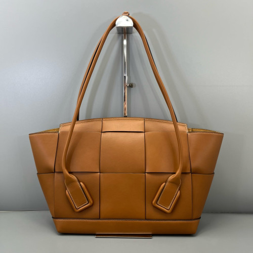 Bottega Veneta Medium Arco Intrecciato Nappa Tan