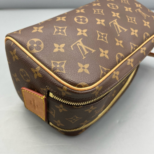Louis Vuitton Dopp Kit Toilet Pouch Monogram Brown