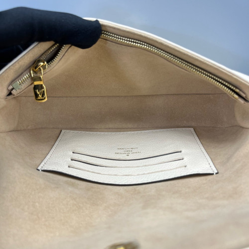 Louis Vuitton Ivy Wallet On Chain Monogram Empreinte White