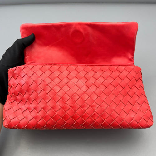 Bottega Veneta Clutch Lambskin Intrecciato Nappa Red Bottega Veneta Clutch Lambskin Intrecciato Nappa Red