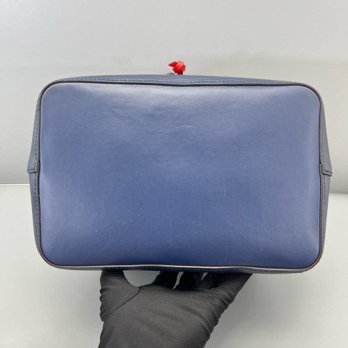 Louis Vuitton Neonoe MM Epi Blue