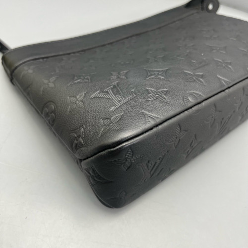 Louis Vuitton Clutch Monogram Shadow Black