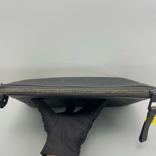 Louis Vuitton Clutch Monogram Shadow Black