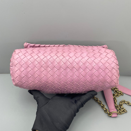 Bottega Veneta Medium Olimpia Shoulder Bag Lambskin Intrecciato Nappa Lilac Mauve Bottega Veneta Medium Olimpia Shoulder Bag Lambskin Intrecciato Nappa Lilac Mauve