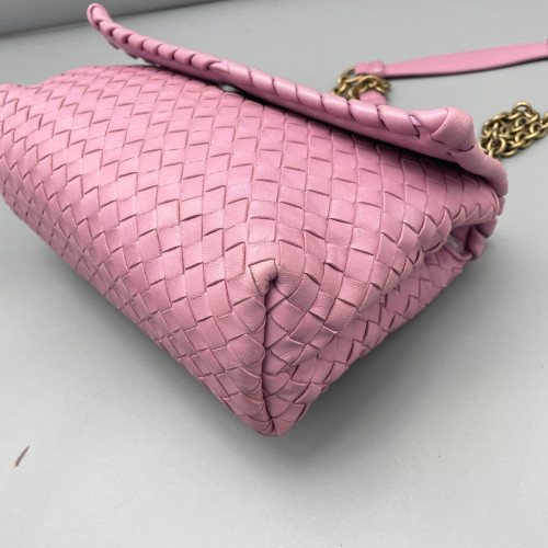 Bottega Veneta Medium Olimpia Shoulder Bag Lambskin Intrecciato Nappa Lilac Mauve Bottega Veneta Medium Olimpia Shoulder Bag Lambskin Intrecciato Nappa Lilac Mauve