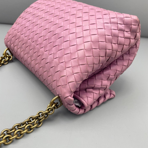 Bottega Veneta Medium Olimpia Shoulder Bag Lambskin Intrecciato Nappa Lilac Mauve Bottega Veneta Medium Olimpia Shoulder Bag Lambskin Intrecciato Nappa Lilac Mauve
