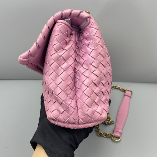 Bottega Veneta Medium Olimpia Shoulder Bag Lambskin Intrecciato Nappa Lilac Mauve Bottega Veneta Medium Olimpia Shoulder Bag Lambskin Intrecciato Nappa Lilac Mauve