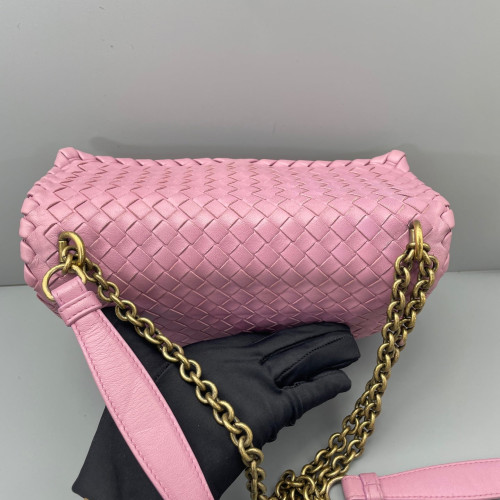 Bottega Veneta Medium Olimpia Shoulder Bag Lambskin Intrecciato Nappa Lilac Mauve Bottega Veneta Medium Olimpia Shoulder Bag Lambskin Intrecciato Nappa Lilac Mauve