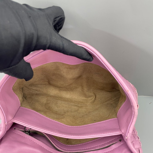 Bottega Veneta Medium Olimpia Shoulder Bag Lambskin Intrecciato Nappa Lilac Mauve Bottega Veneta Medium Olimpia Shoulder Bag Lambskin Intrecciato Nappa Lilac Mauve