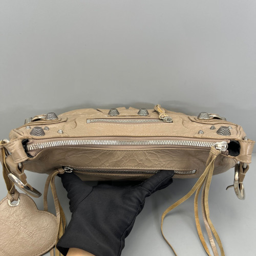 Balenciaga Le Cagole Small Arena Lambskin Natural Tan Balenciaga Le Cagole Small Arena Lambskin Natural Tan