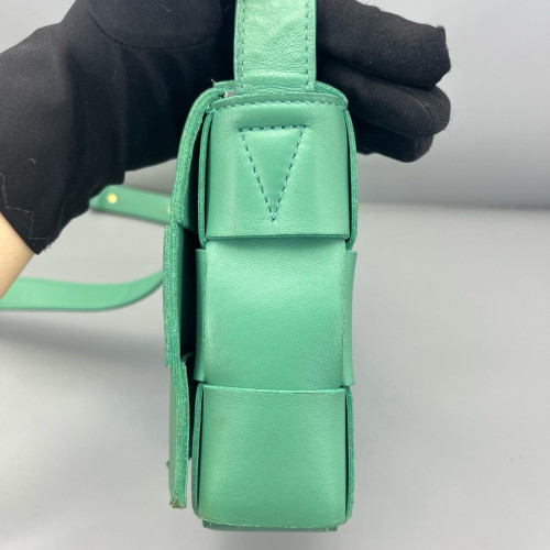 Bottega Veneta Classic Cassette Crossbody Bag Lambskin Intrecciato Nappa Green