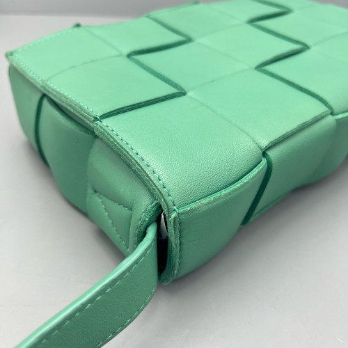 Bottega Veneta Classic Cassette Crossbody Bag Lambskin Intrecciato Nappa Green
