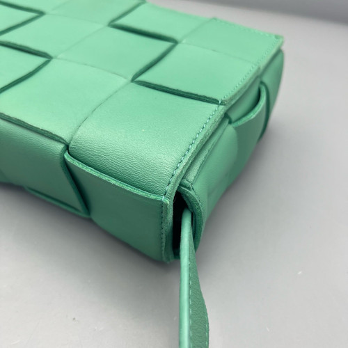 Bottega Veneta Classic Cassette Crossbody Bag Lambskin Intrecciato Nappa Green