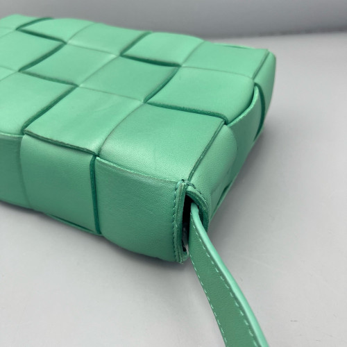 Bottega Veneta Classic Cassette Crossbody Bag Lambskin Intrecciato Nappa Green