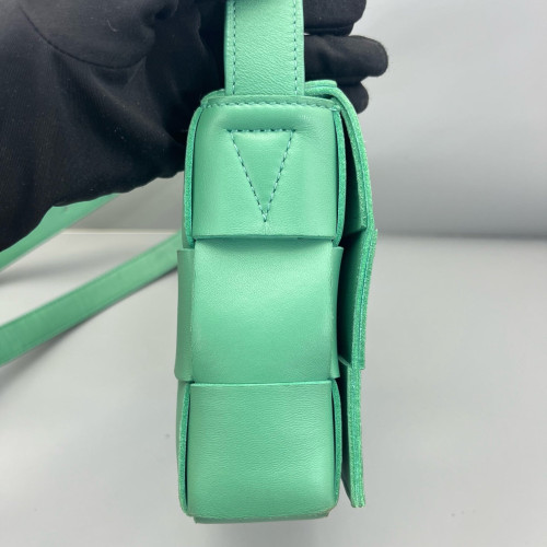 Bottega Veneta Classic Cassette Crossbody Bag Lambskin Intrecciato Nappa Green