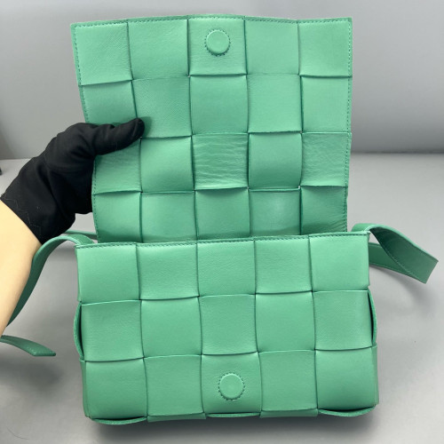 Bottega Veneta Classic Cassette Crossbody Bag Lambskin Intrecciato Nappa Green