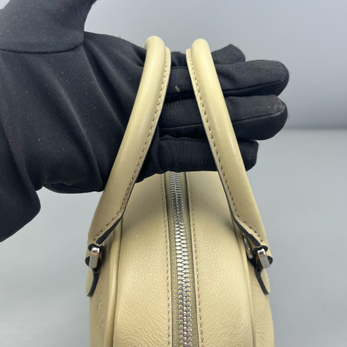 Loewe Amazona 23 Calfskin Beige