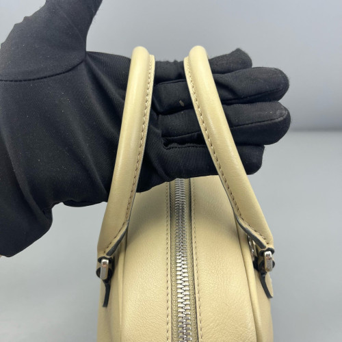 Loewe Amazona 23 Calfskin Beige