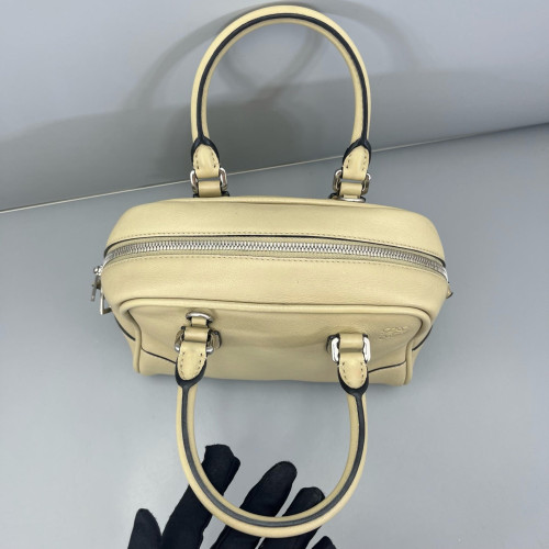 Loewe Amazona 23 Calfskin Beige