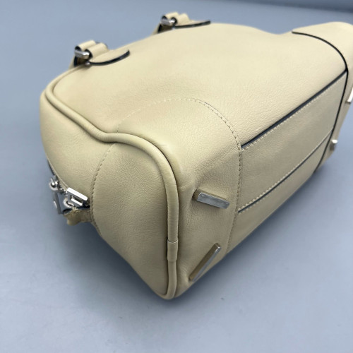 Loewe Amazona 23 Calfskin Beige