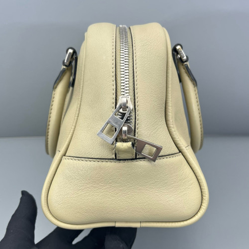 Loewe Amazona 23 Calfskin Beige