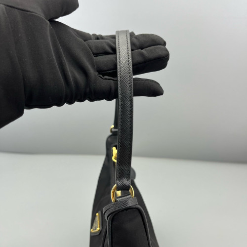 Prada Re-Edition 2005 Shoulder Bag Nylon Black