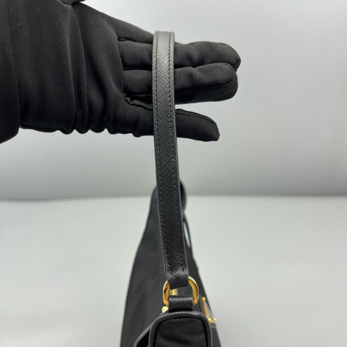 Prada Re-Edition 2005 Shoulder Bag Nylon Black