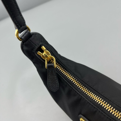 Prada Re-Edition 2005 Shoulder Bag Nylon Black