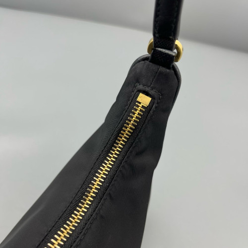 Prada Re-Edition 2005 Shoulder Bag Nylon Black