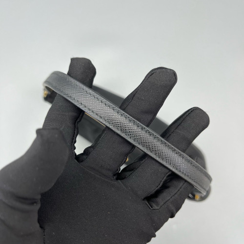 Prada Re-Edition 2005 Shoulder Bag Nylon Black